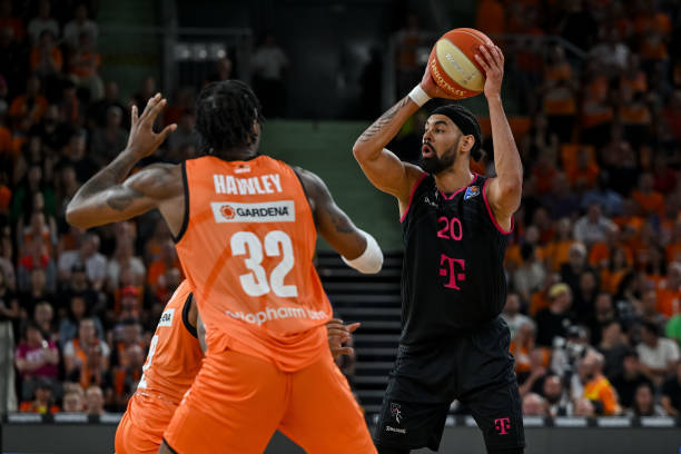 老将新秀齐 老将新秀齐