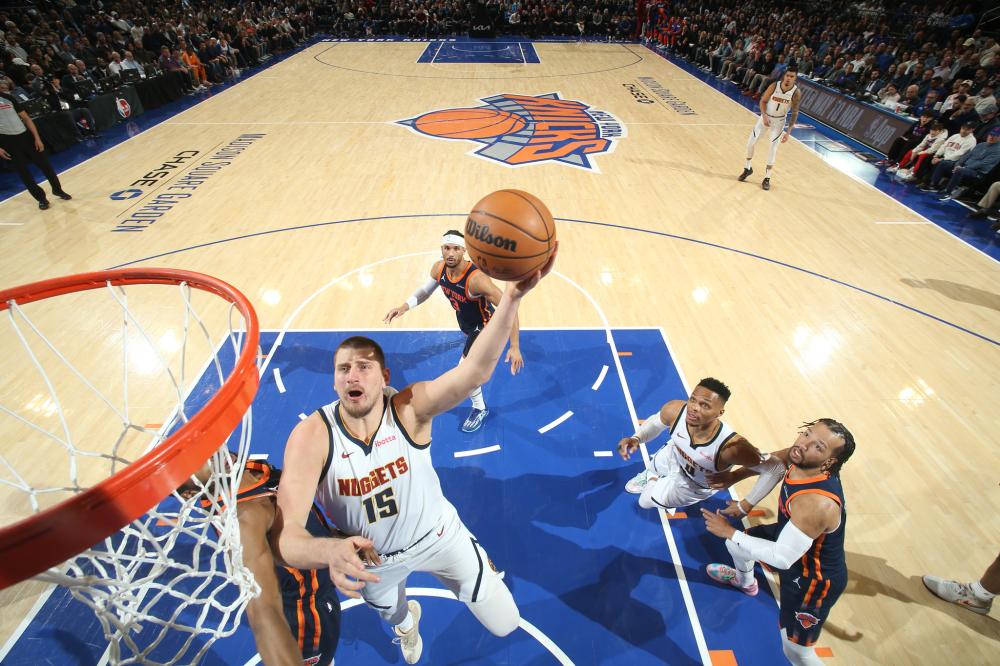 屡给对手施 屡给对手施